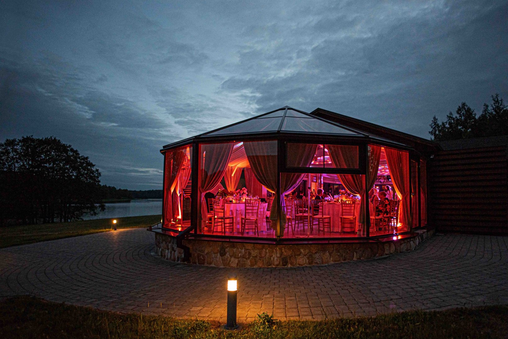 Restoranai, kavinės, barai Vestuvių Salė bei Nakvynė 80 vietų Molėtų rajone 