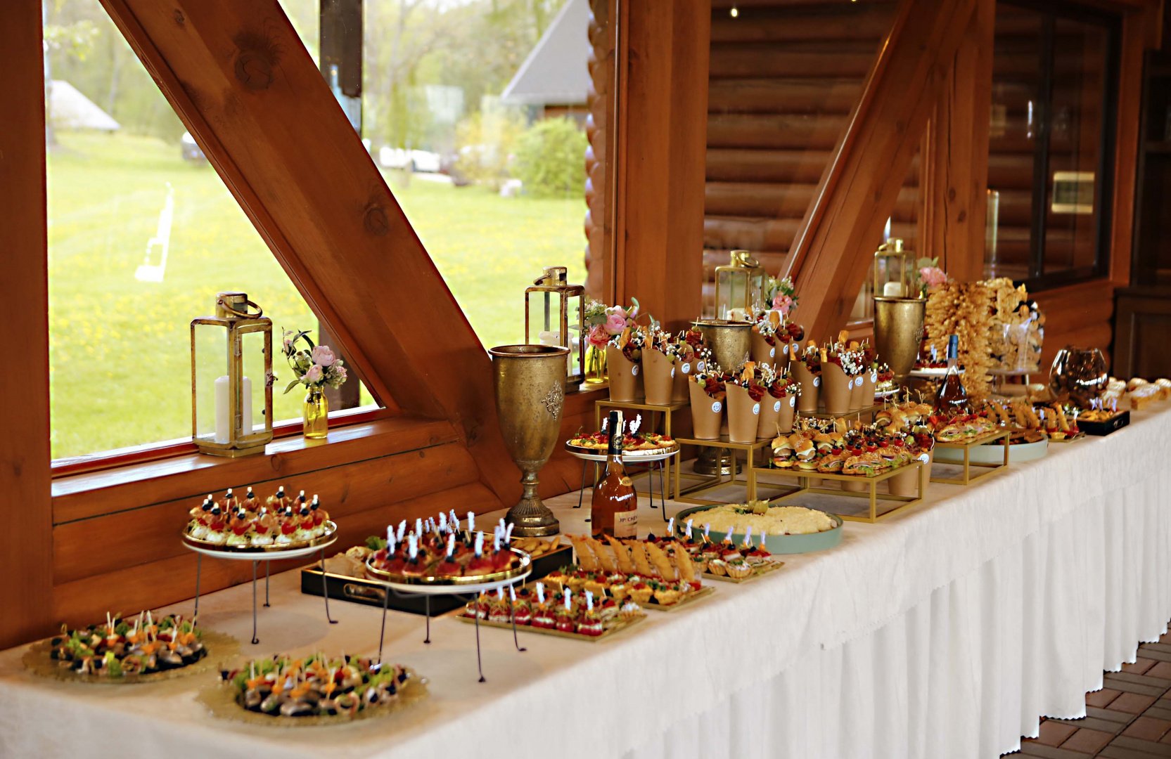 Restoranai, kavinės, barai Vestuvių Salė bei Nakvynė 80 vietų Molėtų rajone 