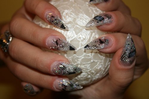 Vestuvinės šukuosenos, grožio procedūros, soliariumai Exclusive Nail Studio- 'Nocturne'- manikiuro studija
