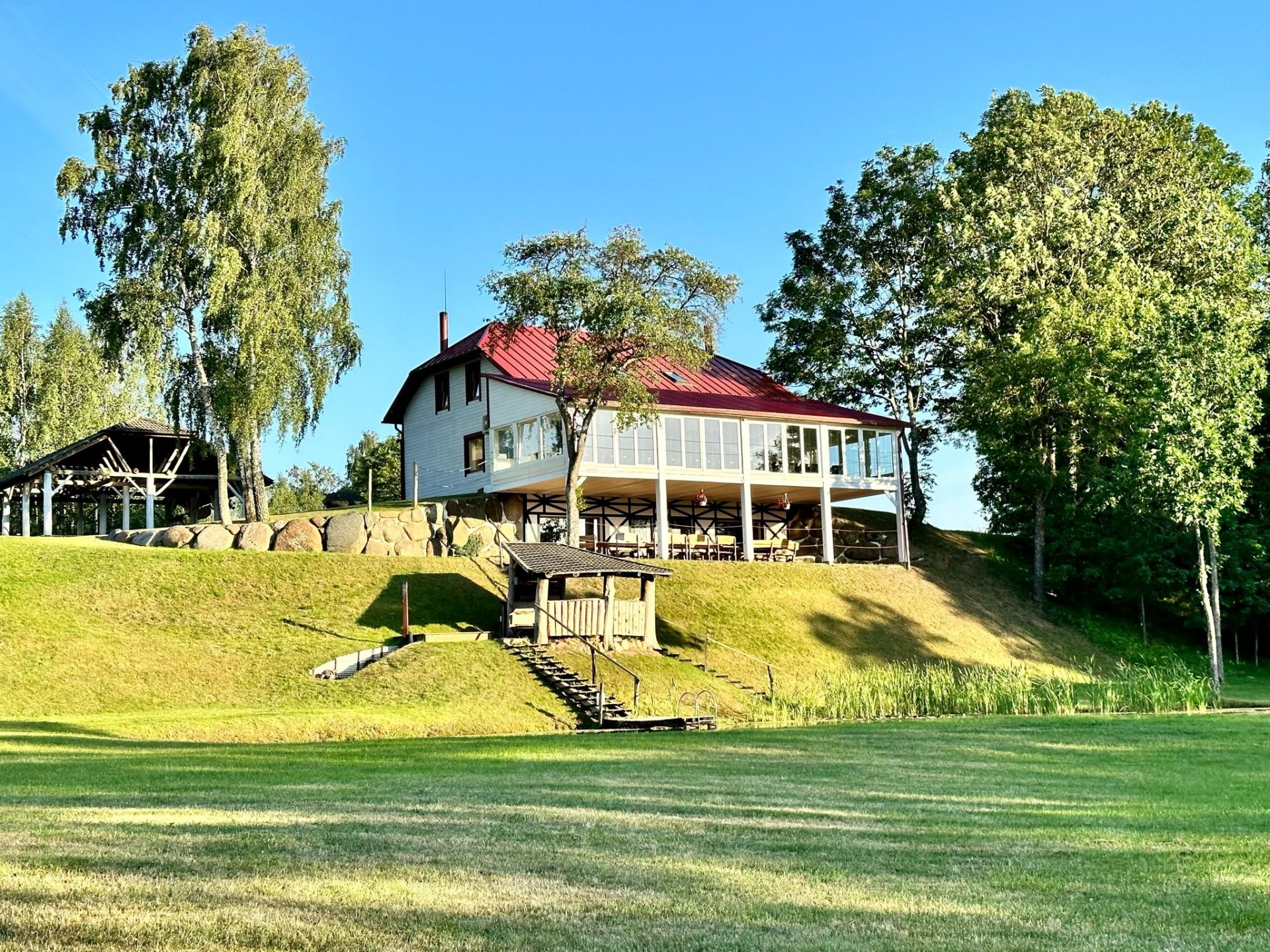 Vila Šerkšnė, Mažeikiai. Pirtis, kubilas, salės, kambariai.