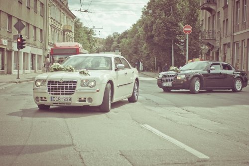 Automobilių nuoma CHRYSLER 300C nuoma. CHRYSLER nuoma