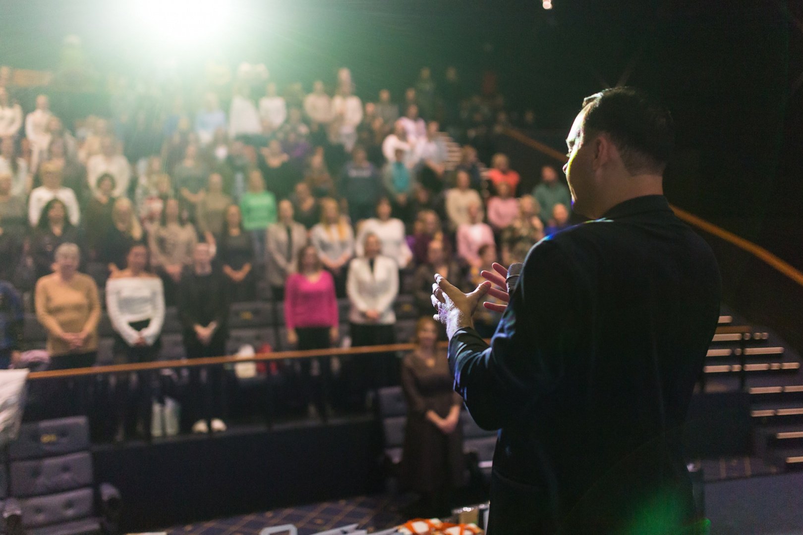 Atlikėjai jūsų šventei Iliuzionistas - NICHOLAS KIN[LT, RUS, ENG]