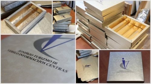 Vestuvių atributika Ženkliukai vestuvėms, kvietimai, medaliai, dovanos