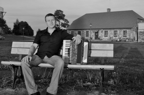 Muzikantai vestuvėms Muzikantas ,,DAINIUS'' 
tel. +370 686 38275