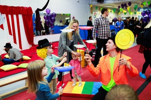 Atlikėjai jūsų šventei Profesionalus žonglierius, kojūkininkas
