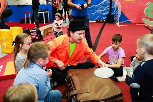 Atlikėjai jūsų šventei Profesionalus žonglierius, kojūkininkas