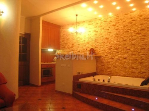 Romantiškas savaitgalis apartamentai jums su dzakuzi.