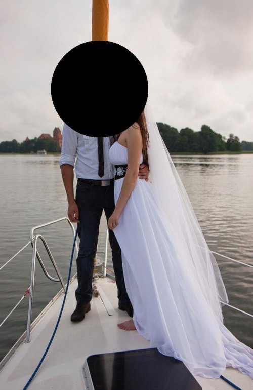 Vestuvinių suknelių salonai Parduodu vestuvinę suknelę ir priedus prie jos