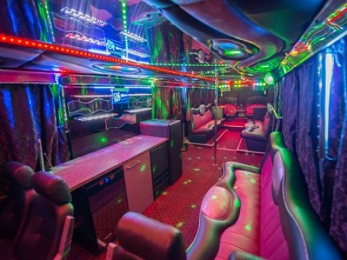 Mikroautobusų, autobusų nuoma Party Bus limuzino klasės autobusas.