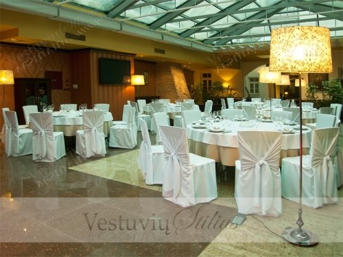 Vestuvių atributika Kėdžių užvalkalai, vestuvių papuošimas, gėlių puokštės