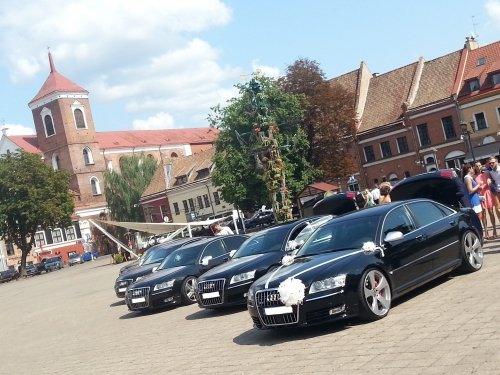 Automobilių nuoma Exclusive Audi A8 LONG 2009 m. BMW F10, PORCHE CAYENNE