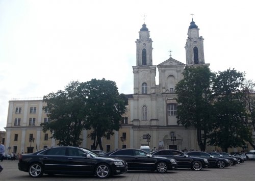 Automobilių nuoma Exclusive Audi A8 LONG 2009 m. BMW F10, PORCHE CAYENNE