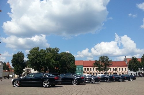 Automobilių nuoma Exclusive Audi A8 LONG 2009 m. BMW F10, PORCHE CAYENNE