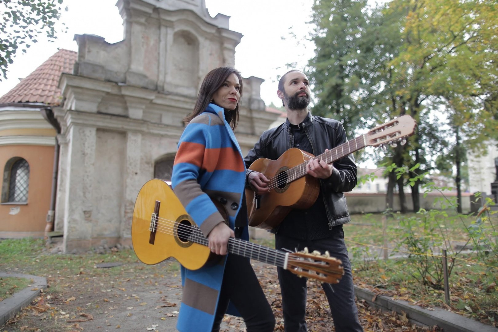 Muzikantai vestuvėms Gitarų duetas arba smuikas-gitara.