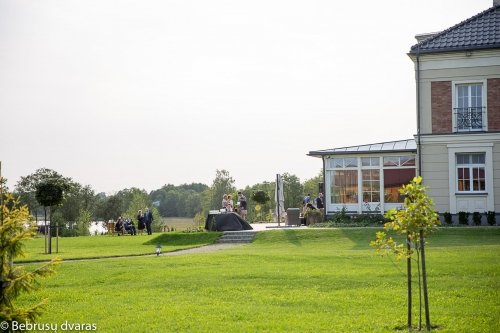 Sodybos, dvarai, vilos BEBRUSŲ DVARAS