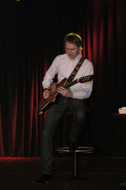 Gitaristas, repertuaras lietuvių, rusų ir anglų k.