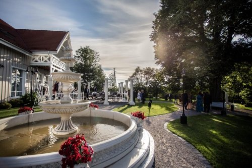 Restoranai, kavinės, barai Pokylių pobūvių salė talpinanti iki 150 asmenų 
