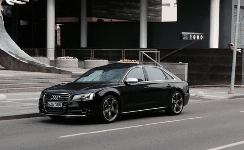 Automobilių nuoma 2013 m. Audi A8 Juoda - Balta Long