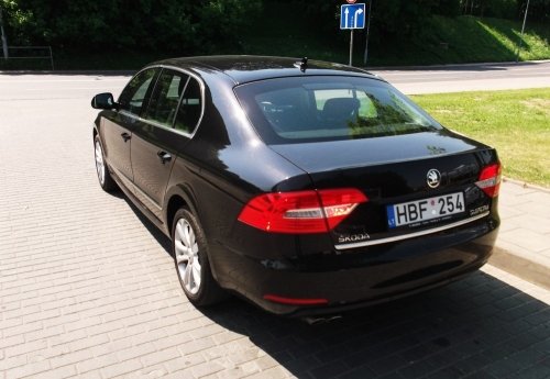 Automobilių nuoma 2015 metų Škoda Superb automobilio nuoma už puikią kainą
