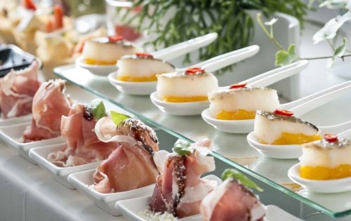 Maistas vestuvėms Organizuojame šventes–Jums ir dėl Jūsų.
Pasidarykite šventę sau!