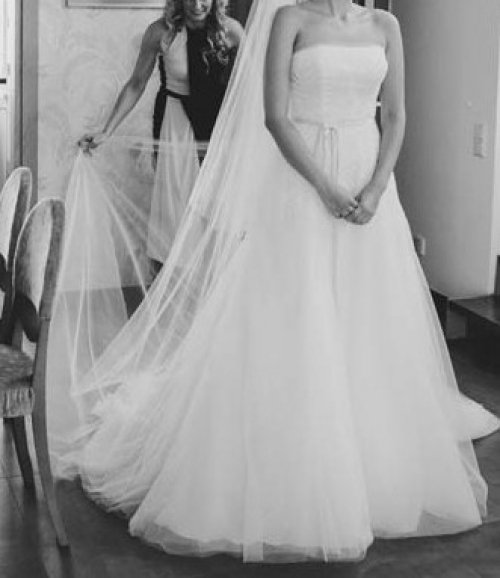 Vestuvinių suknelių salonai Nuostabi ir elegantiška VERA WANG vestuvinė suknelė