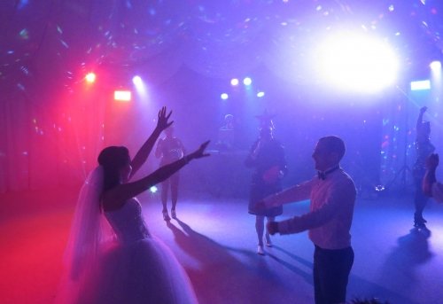 Atlikėjai jūsų šventei VERKA Serdiučka Show, muzikantai, dj Tel. +370 609 16010