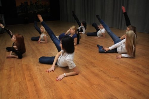 Mergvakarių – bernvakarių organizatoriai Seksualaus šokio pamoka-vakarėlis studijoje City Dance
