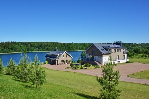 Sodybos, dvarai, vilos Vila ILGAI - ypatinga vieta ant ežero kranto šalia Trakų