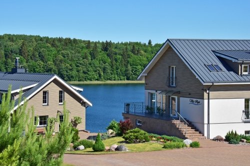 Sodybos, dvarai, vilos Vila ILGAI - ypatinga vieta ant ežero kranto šalia Trakų