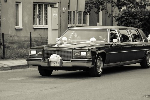Limuzinai vestuvėms CADILLAC BROUGHAM 1988 5.0 V8
