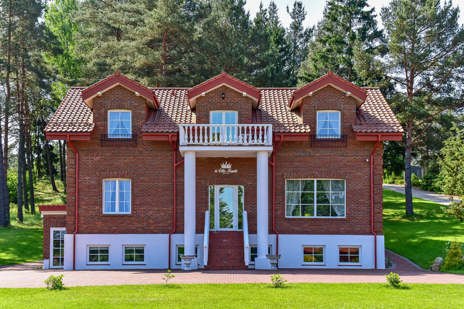 Sodybos, dvarai, vilos La Villa Royale- privatumo oazė visai šalia sostinės!