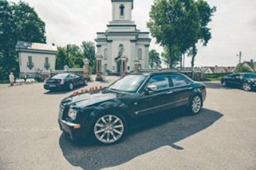 Automobilių nuoma Prabangių MERCEDES-BENZ 212 ir CHRYSLER 300c automobilių nuoma 