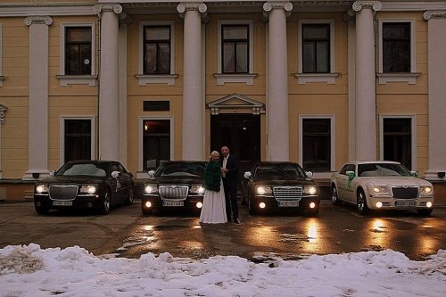 Automobilių nuoma Prabangių MERCEDES-BENZ 212 ir CHRYSLER 300c automobilių nuoma 