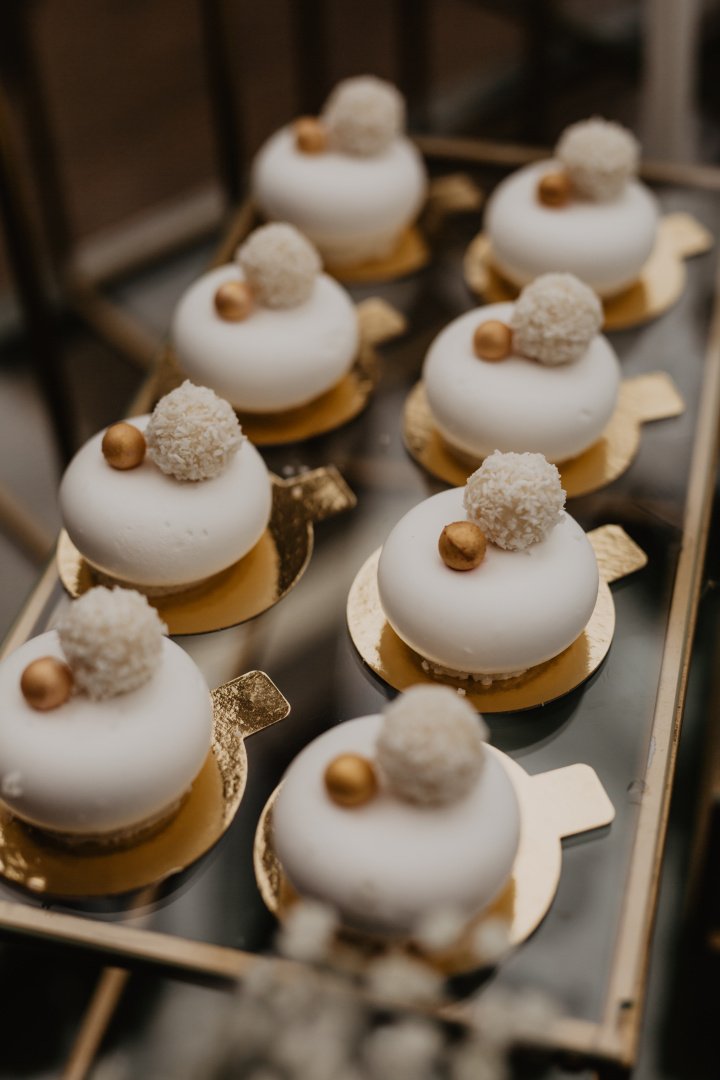 Vestuviniai tortai Liu Patty - desertai ir užkandžiai; šampano ir užkandžių staliukai 