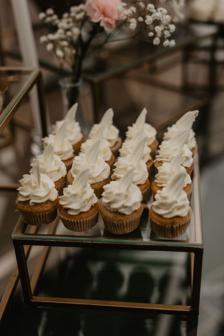 Vestuviniai tortai Liu Patty - desertai ir užkandžiai; šampano ir užkandžių staliukai 