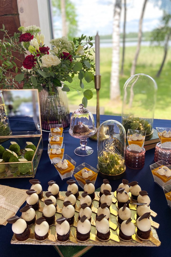 Vestuviniai tortai Liu Patty - desertai ir užkandžiai; šampano ir užkandžių staliukai 