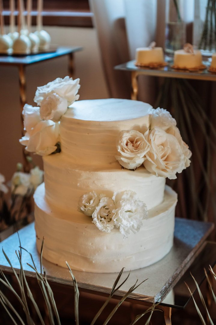 Vestuviniai tortai Liu Patty - desertai ir užkandžiai; šampano ir užkandžių staliukai 