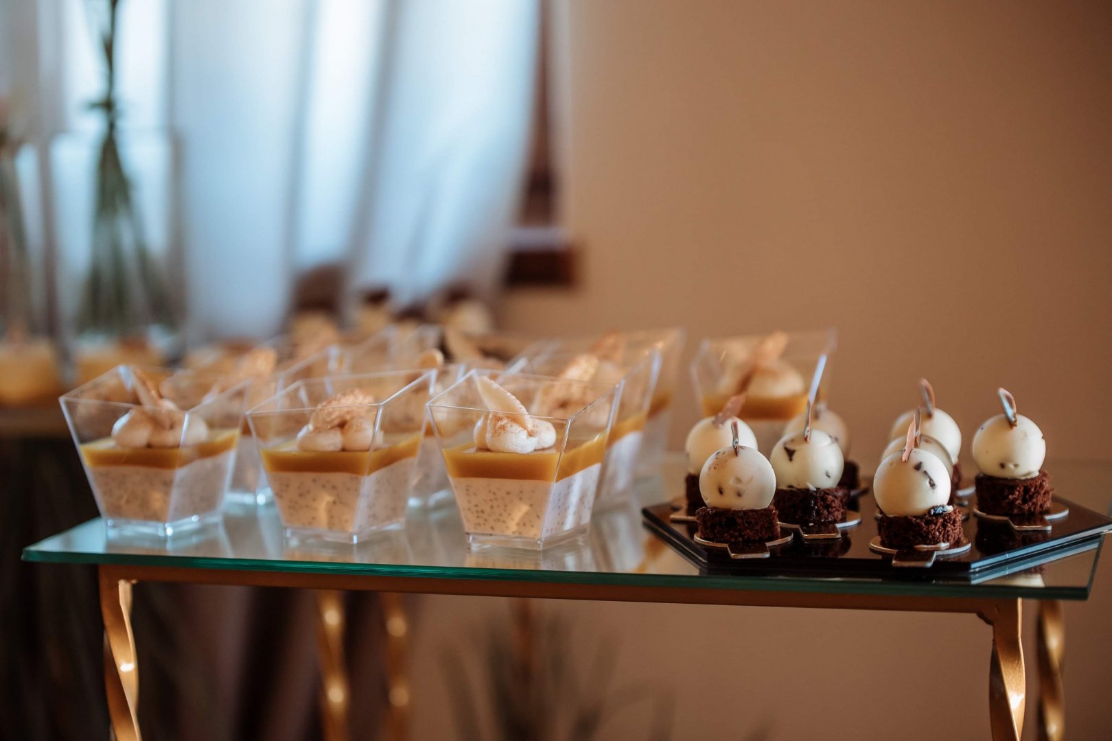 Vestuviniai tortai Liu Patty - desertai ir užkandžiai; šampano ir užkandžių staliukai 