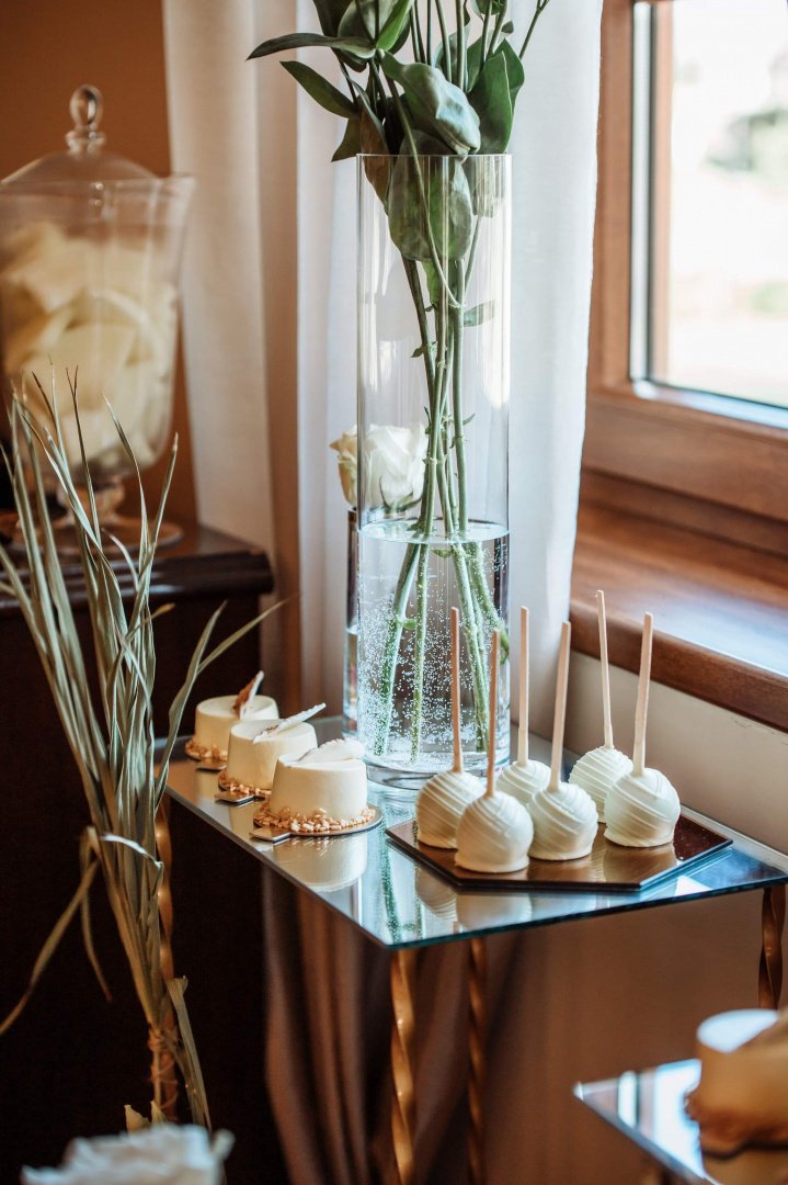 Vestuviniai tortai Liu Patty - desertai ir užkandžiai; šampano ir užkandžių staliukai 