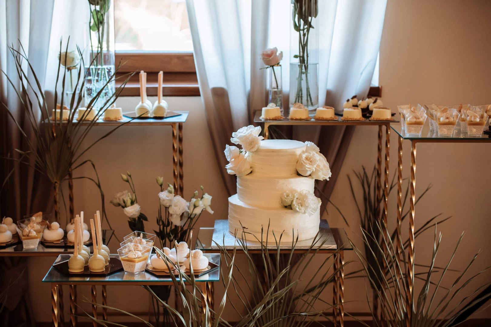 Vestuviniai tortai Liu Patty - desertai ir užkandžiai; šampano ir užkandžių staliukai 