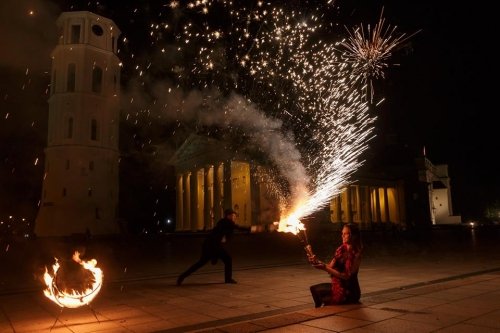 Akcijos, nuolaidos Profesionalus žonglierius. Pasiūlymai Jūsų švenei