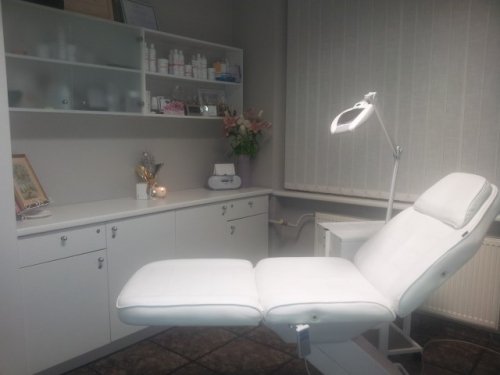 Vestuvinės šukuosenos, grožio procedūros, soliariumai Grožio terapeutės (kosmetologės) paslaugos