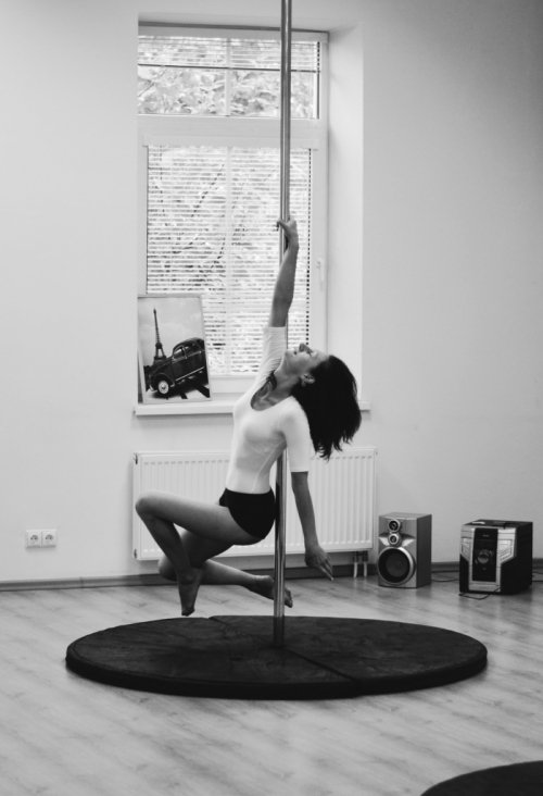 Mergvakarių – bernvakarių organizatoriai Pole dance(šokis ant stulpo) šokio pamoka mergvakariui!