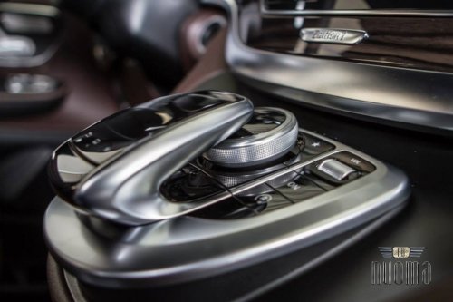 Mikroautobusų, autobusų nuoma Mercedes-Benz V-250 nuoma