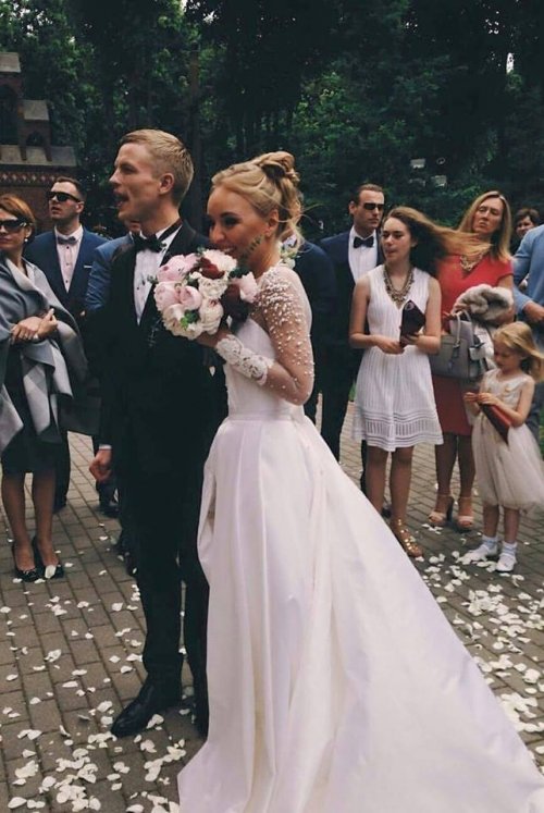 Vestuvinių suknelių salonai Nėriniai, audiniai, siuvimo ateljė.