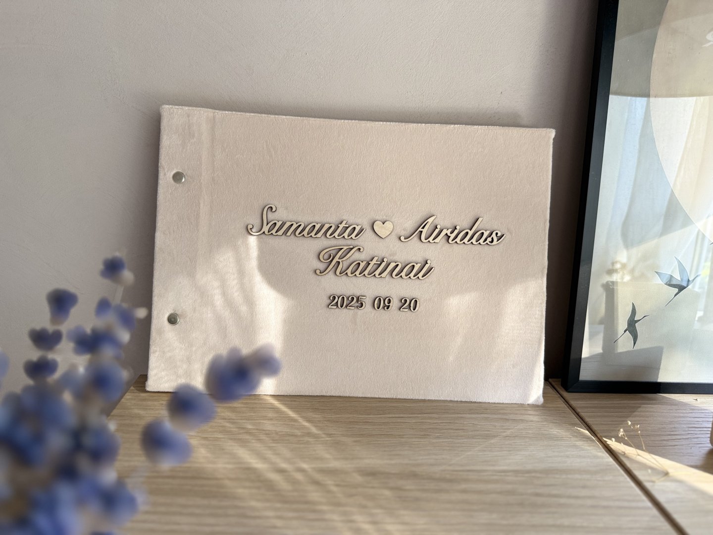 Vestuvių atributika Rankų darbo palinkėjimų knygos, stalo kortelės, kvietimai