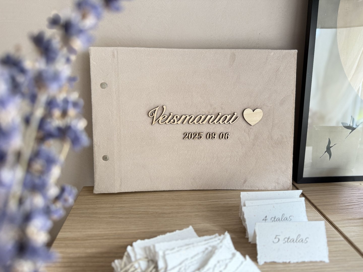 Vestuvių atributika Rankų darbo palinkėjimų knygos, stalo kortelės, kvietimai