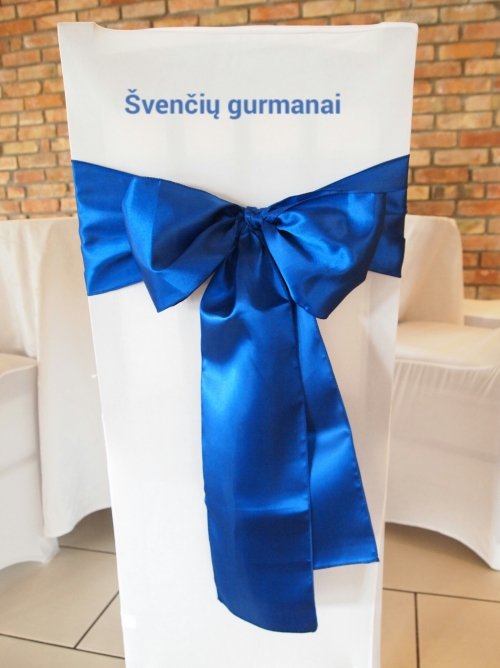 Stalų, kėdžių, užvalkalų nuoma Kėdžių užvalkalų su kaspinais nuoma
