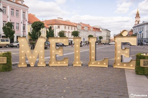 Puošimas Šviečiančios raidės.