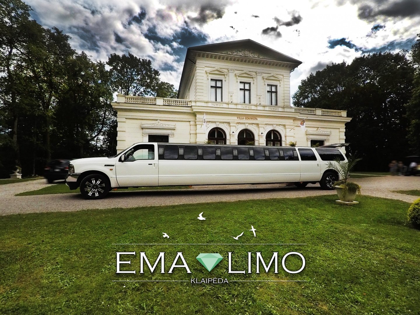 Limuzinai vestuvėms Limuzinai nuo 10 iki 35 vietų. Limo Busas - Party Busas